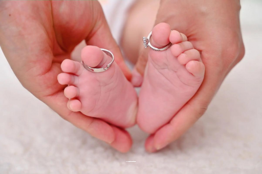 五指山满月宝宝只放屁不排便